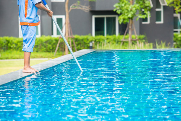 Best Pool Pole: Review and Buying Guide 2023
