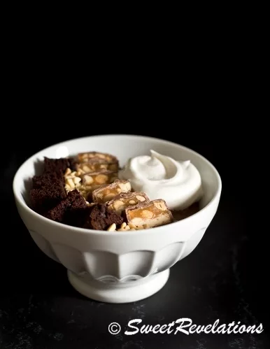 Snickers Trifle Bowl {5 Minutes!}