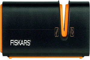 8Fiskars-XSharp-Axe-and-Knife-Sharpener.png