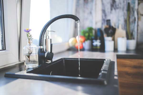 Top 4 Kitchen Faucet for Farmhouse Sink